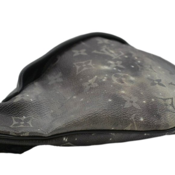 LOUIS VUITTON Discovery Monogram Galaxy Bumbag Black - Picture 9 of 13